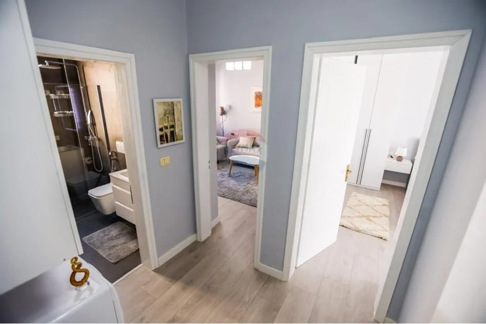 Tirane, jepet me qera apartament 1+1+Ballkon , 64 m² 700 € 