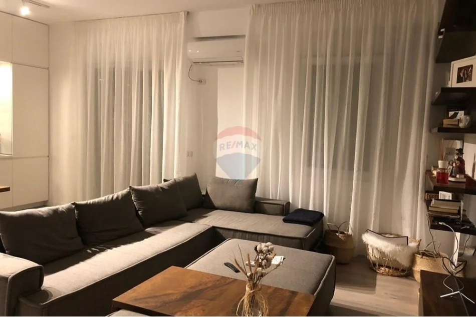 Tirane, jepet me qera apartament 1+1+Ballkon , 700 € 