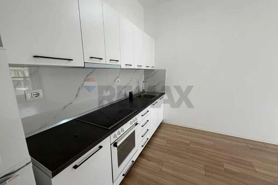Tirane, jepet me qera apartament 2+1+Ballkon Kati 4, 76 m² 350 € (Kompleksi Mangalem)