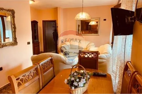 Tirane, jepet me qera apartament 1+1 , 70 m² 550 € (APARTAMENT 1+1 ME QIRA NE BLLOK -GARDA)