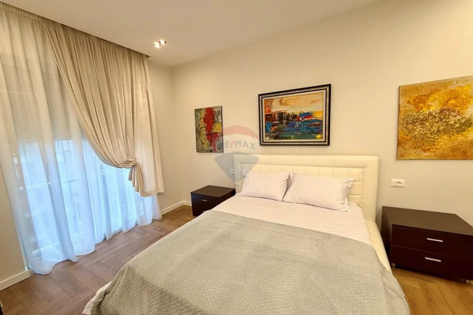 Tirane, jepet me qera apartament 2+1 Kati 5, 95 m² 945 € (Rruga Hoxha Tasim)