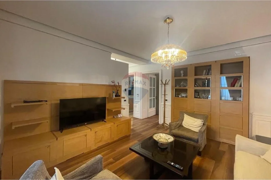 Tirane, jepet me qera apartament 1+1+Ballkon Kati 2, 75 m² 600 € (Rruga qemal stafa)