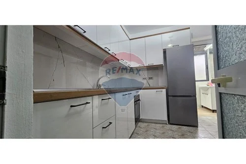 Tirane, jepet me qera apartament 2+1 Kati 2, 