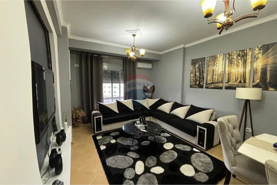 Vlore, jepet me qera apartament 2+1+Ballkon Kati 2, 96 m² 350 € (Rruga Ali Demi, Vlorë)