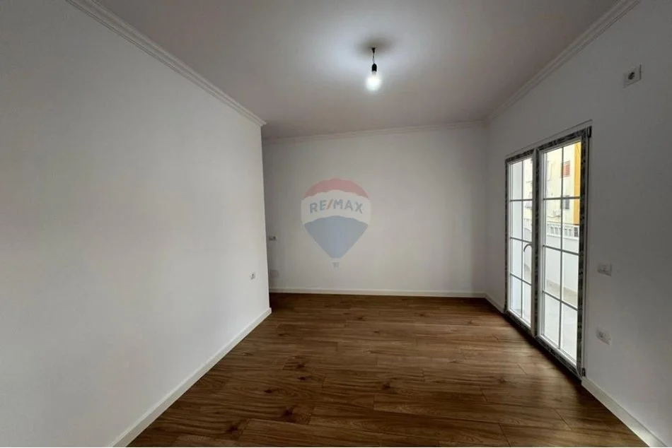 Tirane, shitet apartament 2+1+Ballkon , 77 m² 235.000 € (Rruga e Bogdaneve)