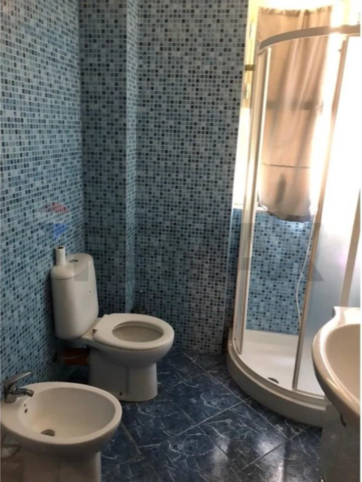 Vlore - Lungomare, jepet me qera apartament 3+1+Ballkon Kati 4, 120 m² 700 € (Rruga Reshat Osmani, Vlore)