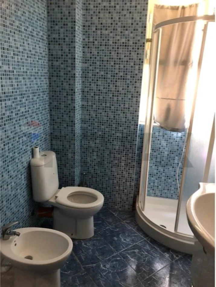 Vlore - Lungomare, jepet me qera apartament 3+1+Ballkon Kati 4, 120 m² 700 € (Rruga Reshat Osmani, Vlore)