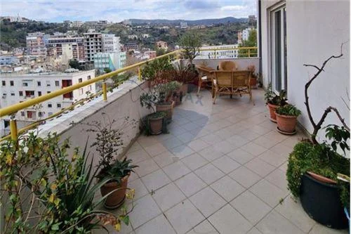 Vlore, shitet apartament 2+1+Ballkon Kati 7, 132 m² 170.000 € (Blv.Ismail Qemali)