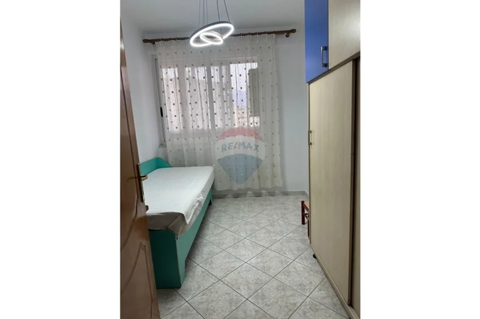 Tirane, jap me qera apartament 3+1+Aneks+Ballkon Kati 5, 750 € 