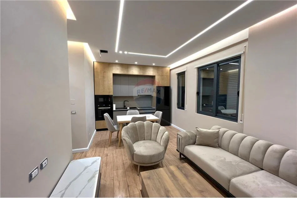 Vlore - Lungomare, shitet apartament 1+1 Kati 3, 60 m² (Rruga Dhimitër Konomi, Vlore)