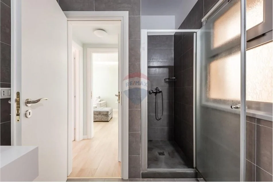 jepet me qera apartament 1+1 Kati 8, 97 m² 800 € (Lungo Mare, Vlorë)