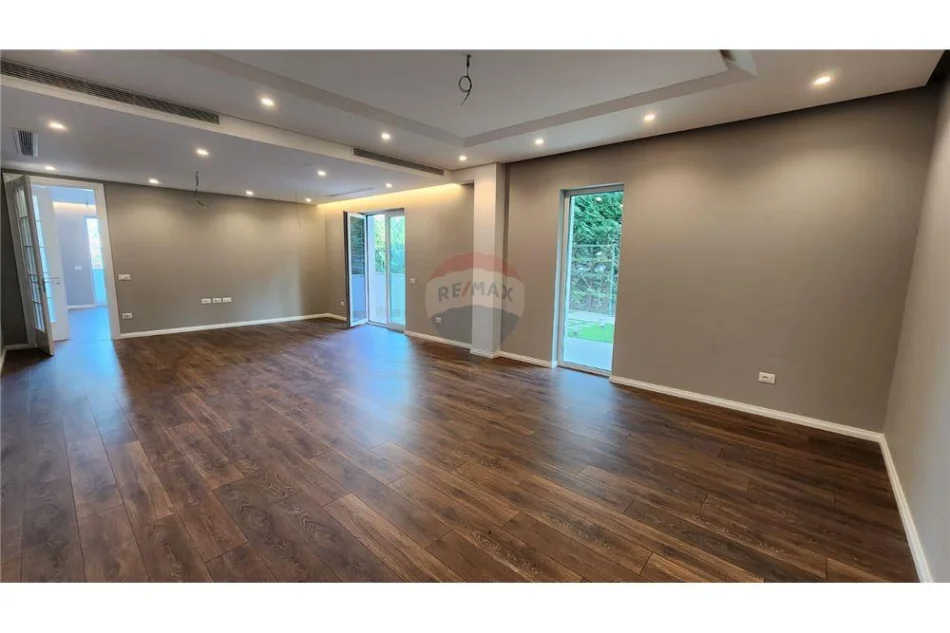 Tirane, shitet Vile Vile 3 Katshe , 750 m² 1.800.000 € (mjull bathore)