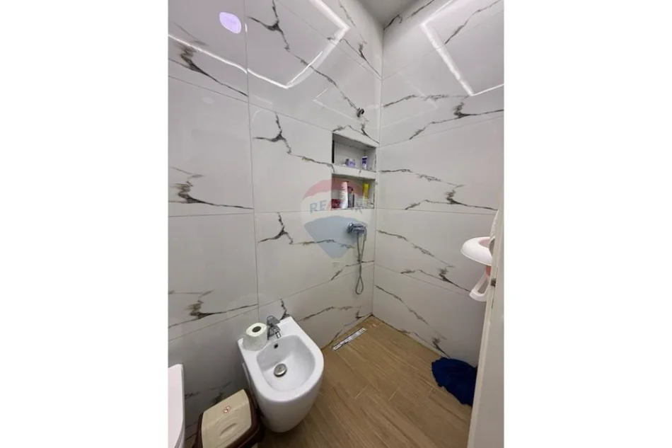 Tirane, shitet apartament , 124 m² 220.000 € 