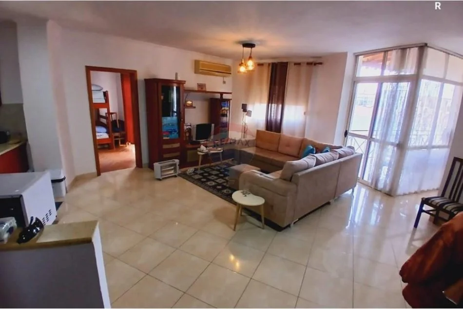 Tirane, jepet me qera apartament 2+1+Ballkon , 111 m² 650 € 