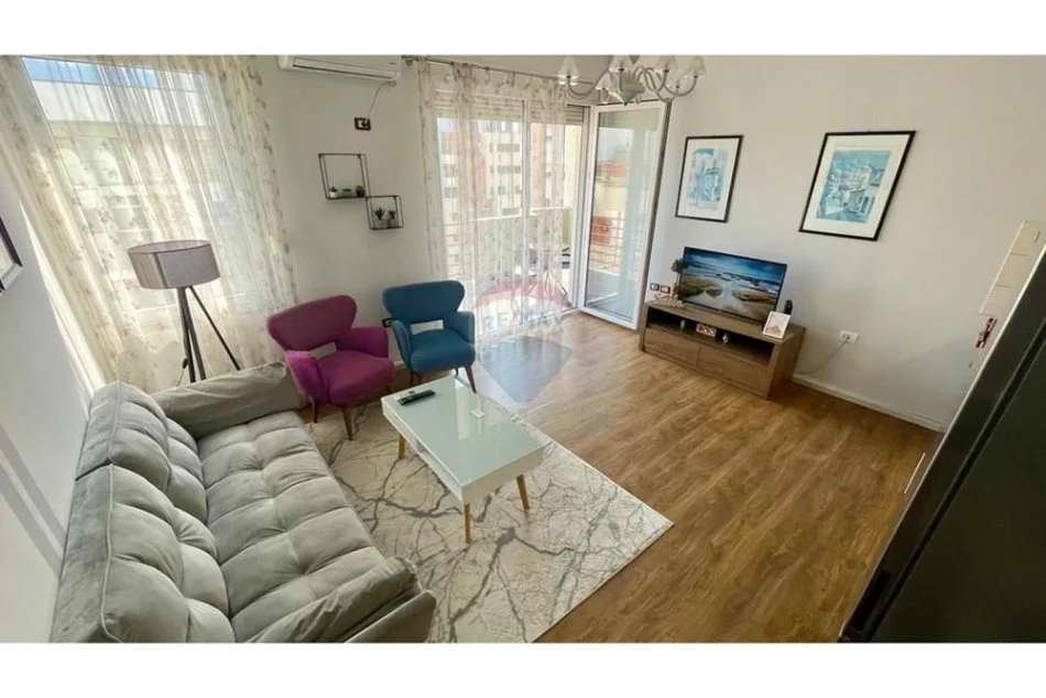 Tirane, jepet me qera apartament 1+1 Kati 8, 70 m² 700 € (Pazari i Ri - Pazari i Ri - Rruga Qemal Stafa, Tiranë)