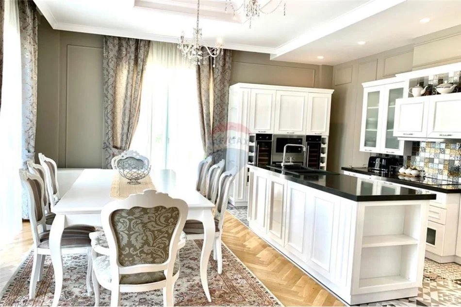 Tirane, jepet me qera Vile 4+1+Ballkon , 500 m² 4.500 € 