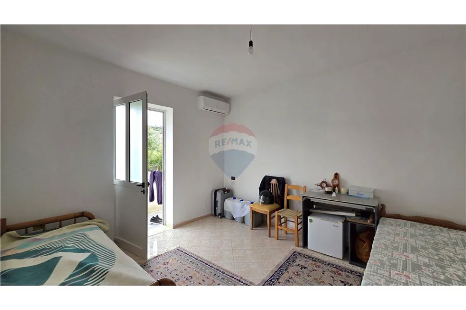 Vlore, shitet shtepi 2+1+Ballkon , 415 m² 175.000 € (Rruga e Re, Vlore)