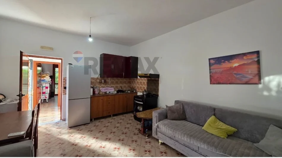 Vlore, shitet shtepi 1+1+Ballkon Kati 1, 326 m² 100.000 € (Haxhi xhyheri - Pran auto lyerje makinash - Rruga Gjergj Kastrioti, Vlorë)
