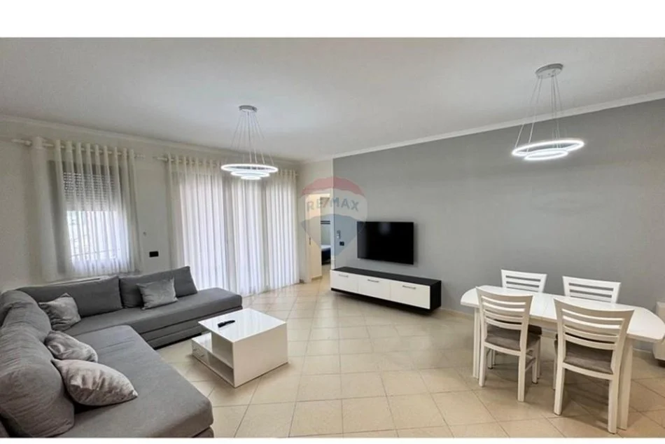 Tirane, jepet me qera apartament 1+1 Kati 3, 89 m² 800 € (Marko Boçari, Rruga e Kosovarëve, Tiranë)