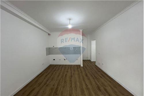 Tirane, shitet 1+1, Kati 2, 47 m² 115,000 € (Rruga e Kavajes - 21 Dhjetori, Albania)