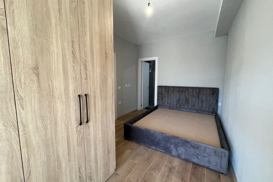 Shk. e Bashkuar, Apartament 2+1 per Qira - 55.000 Lek