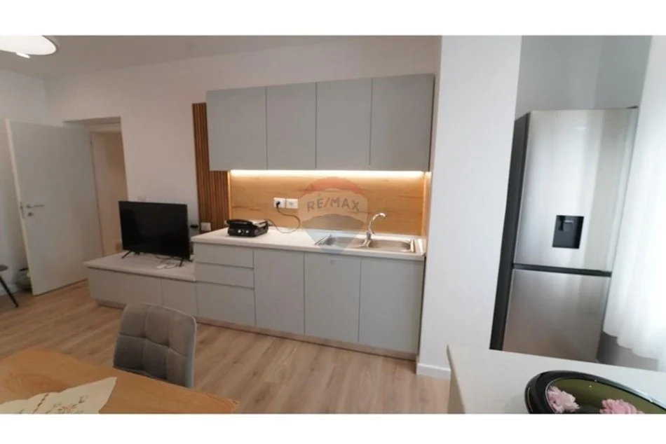 Tirane, jepet me qera apartament 1+1 , 65 m² 650 € (Rruga Ferit Xhajko,)