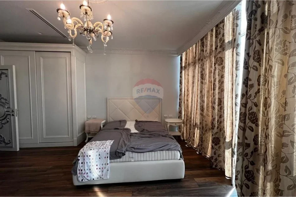 Tirane, shitet apartament 3+1+Ballkon , 325 m² 976.000 € (rruga dibres)