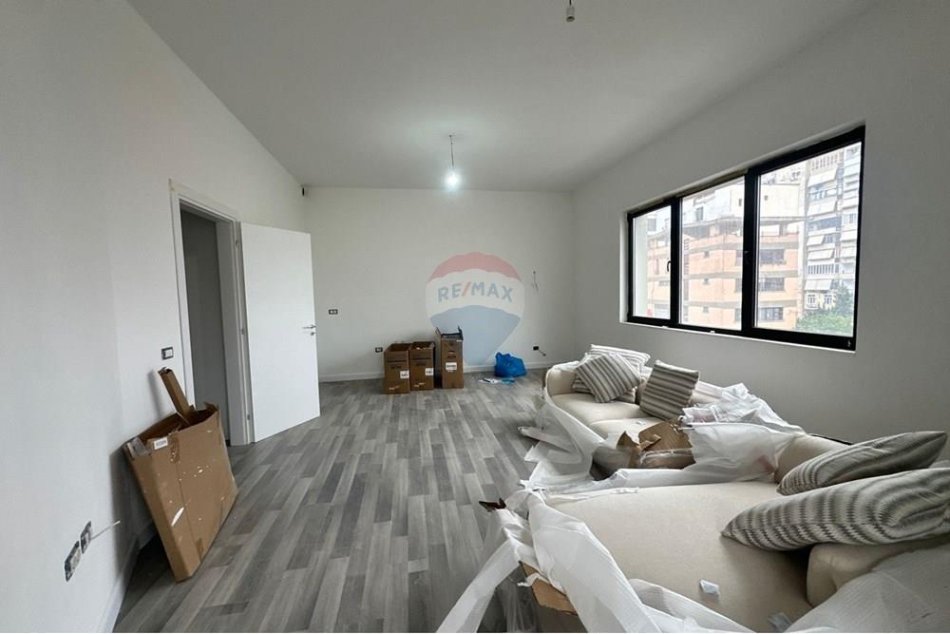 Tirane, jap me qera apartament 1+1 , 70 m² 700 € (Vasil Shanto)