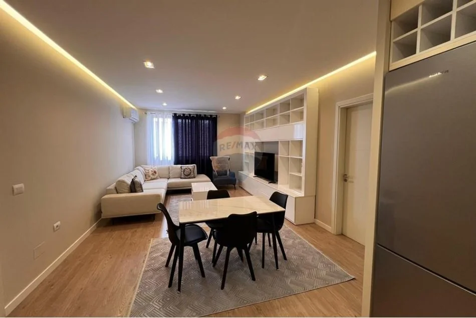 Tirane, jepet me qera apartament 3+1+Ballkon , 125 m² 1.000 € 