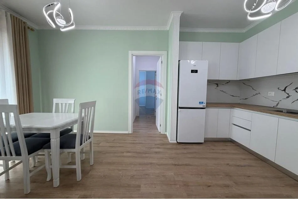 Tirane, jepet me qera apartament Kati 1, 100 m² 1.200 € (prane shkolles Arben Broci)