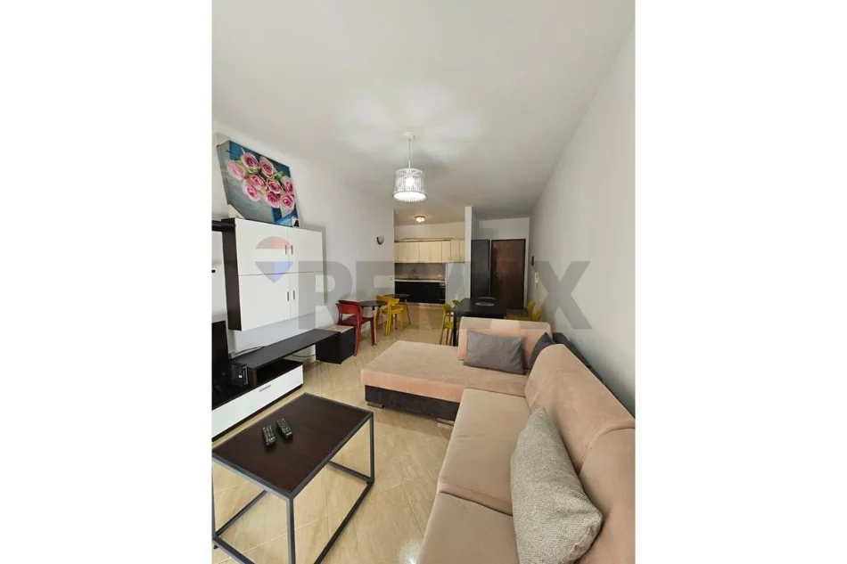 Vlore - Lungomare, jepet me qera apartament 1+1 Kati 3, 65 m² (Rruga Reshat Osmani, Vlore)