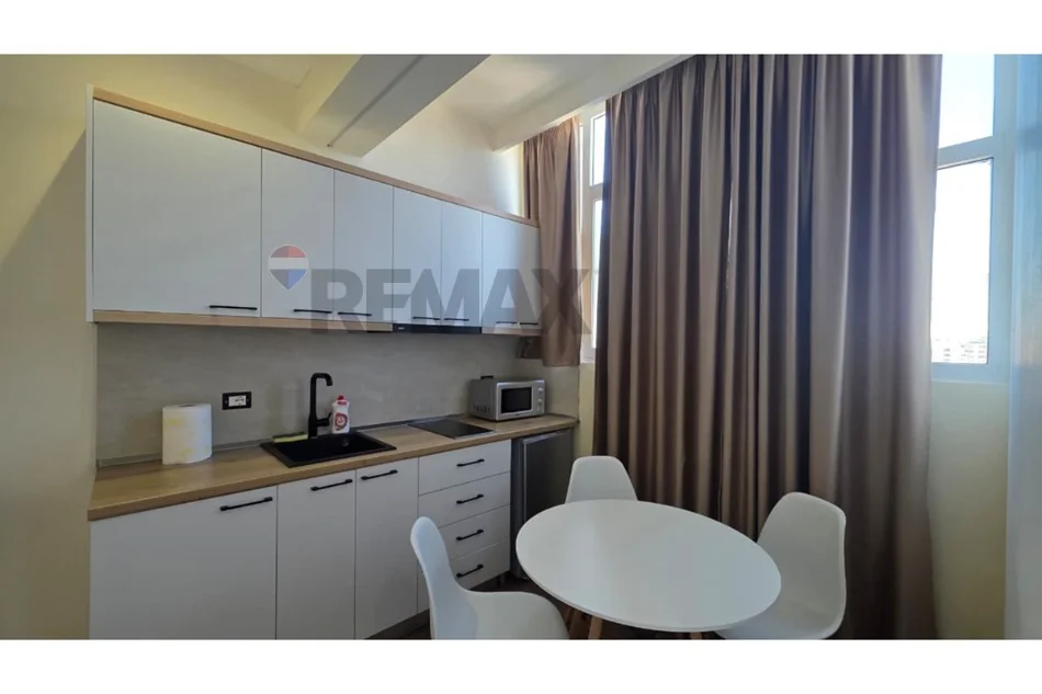 Vlore - Lungomare, jepet me qera garsonier Studio Kati 8, 42 m² 350 € (Rruga Reshat Osmani, Lungomare, Vlore)