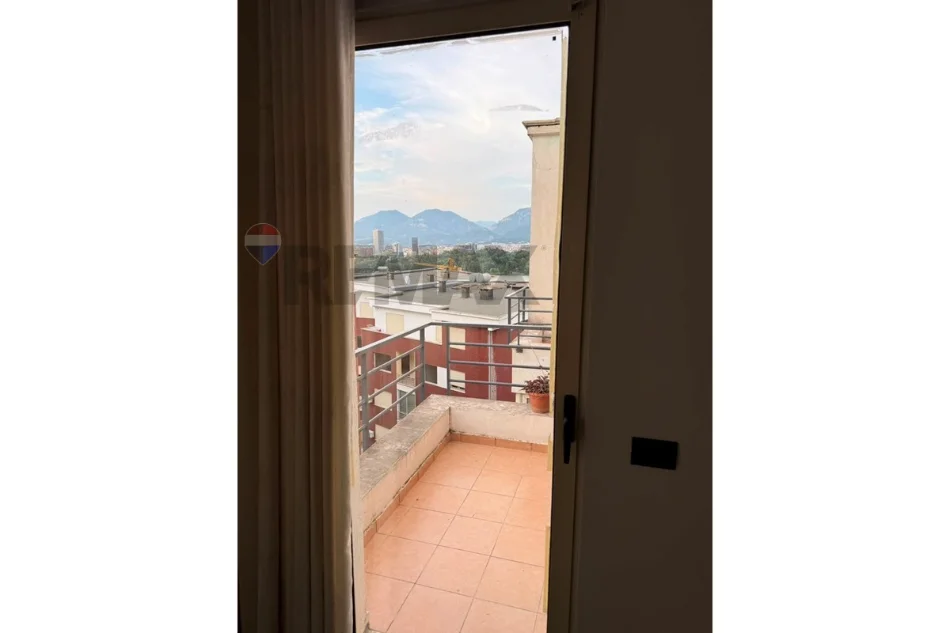 Tirane, shitet apartament , 144 m² 