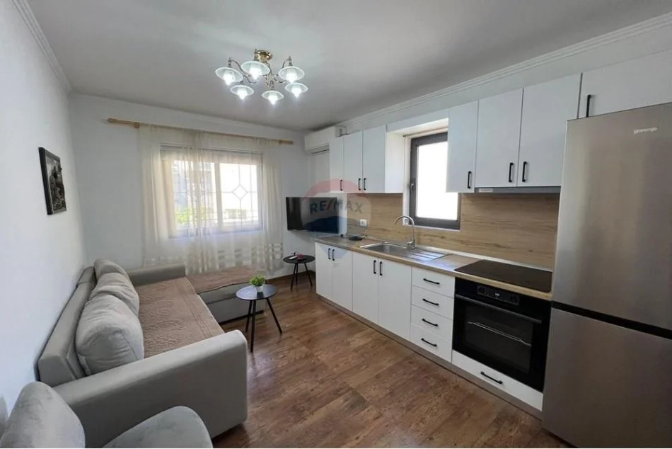 kat vile me qira 600 € (mine Peza)