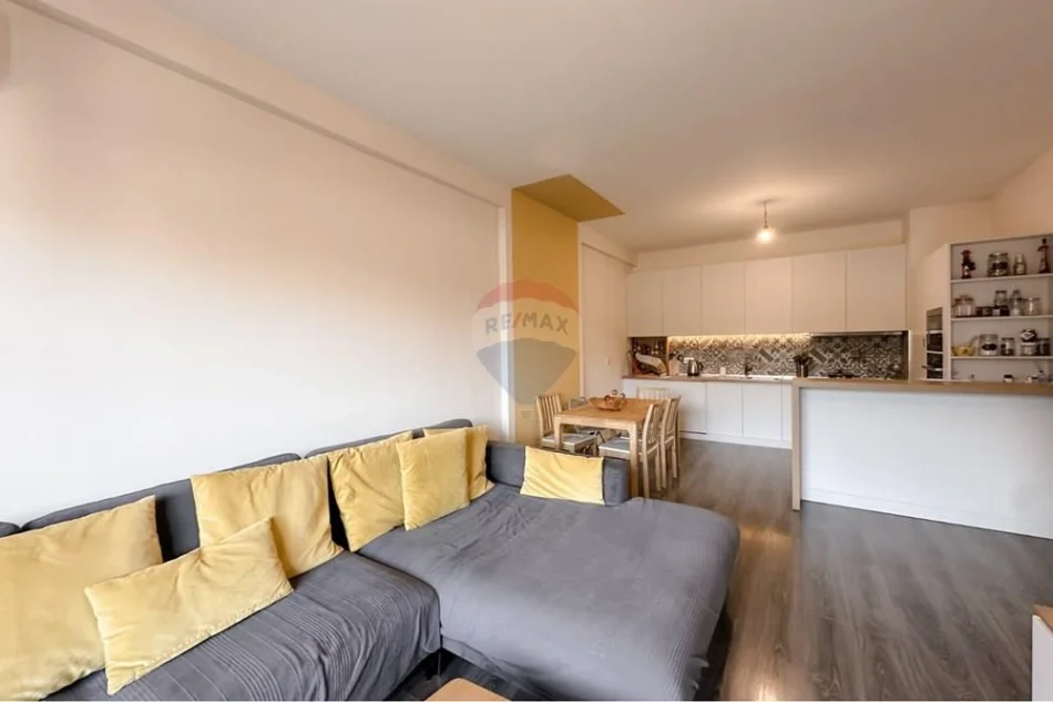 Tirane, shitet apartament 2+1+Ballkon Kati 3, 209.000 € (porcelan)
