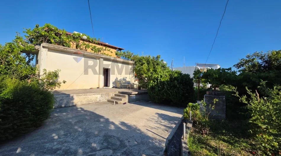 Vlore, shitet shtepi 1+1+Ballkon Kati 1, 326 m² 100.000 € (Haxhi xhyheri - Pran auto lyerje makinash - Rruga Gjergj Kastrioti, Vlorë)