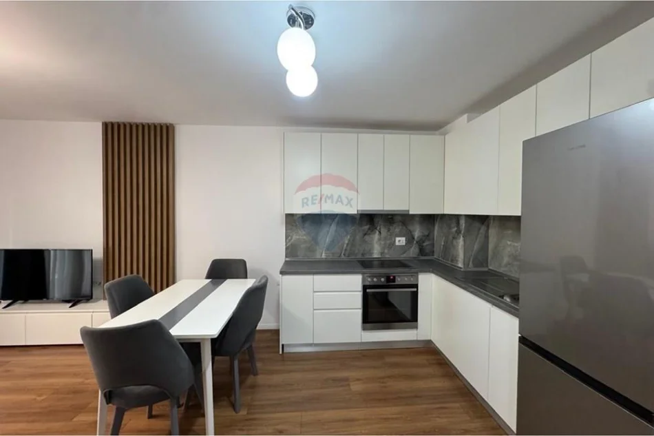 Tirane, shitet apartament 2+1+Ballkon Kati 2, 80 m² 195.000 € (Rruga Besnik Sykja)