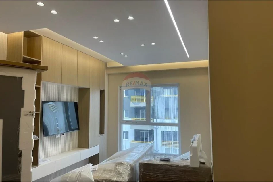 Tirane, jepet me qera apartament 1+1+Ballkon , 70 m² 600 € (Rezidenca Aura)