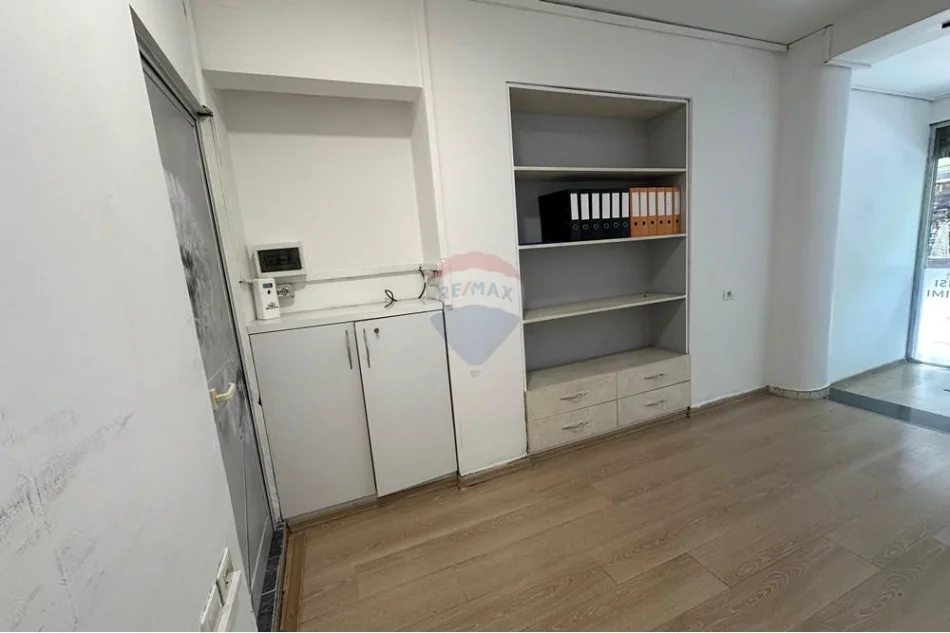 Tirane, jepet me qera , 37 m² 1.100 € 