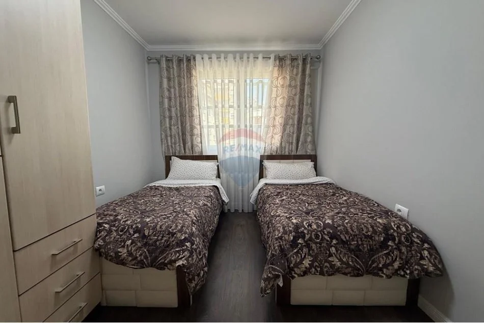 Tirane, jepet me qera apartament 2+1+Ballkon , 111 m² 800 € 