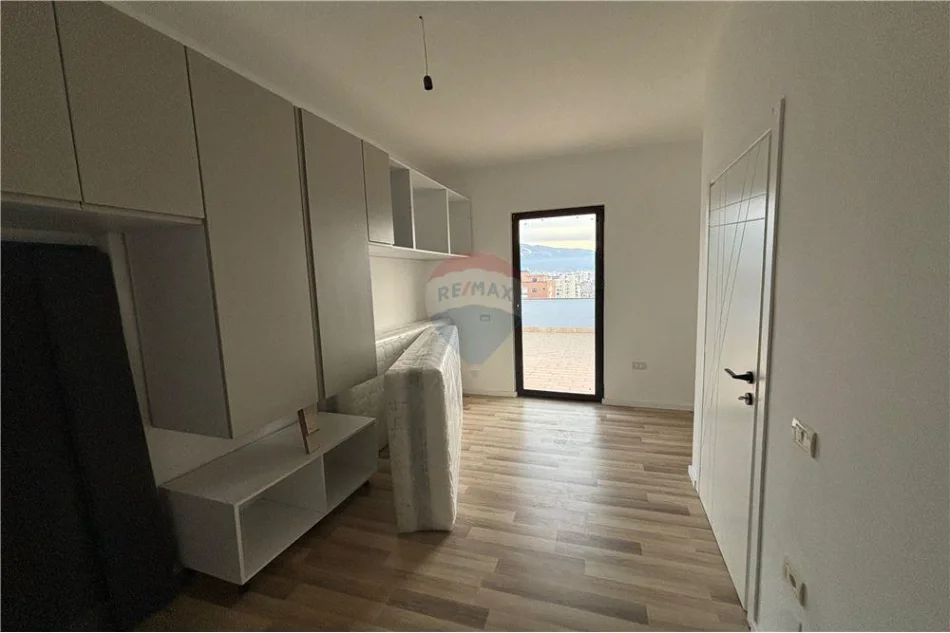 Vlore, shitet apartament+verande | Penthouse 2+1+Ballkon Kati 10, 277 m² 190.000 € (Rruga Gjergj Kastrioti (Transballkanike), Vlorë)