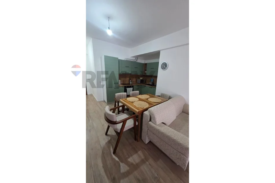 Vlore - Lungomare, shitet apartament 1+1+Ballkon Kati 2, 70 m² 150.000 € (Rruga Dhimitër Konomi, Vlore)