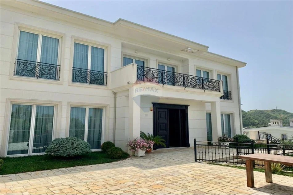 Tirane, jepet me qera Vile 4+1+Ballkon , 500 m² 4.500 € 