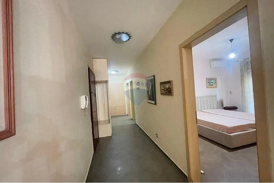 Tirane, jepet me qera apartament 2+1+Ballkon , 128 m² 700 € 