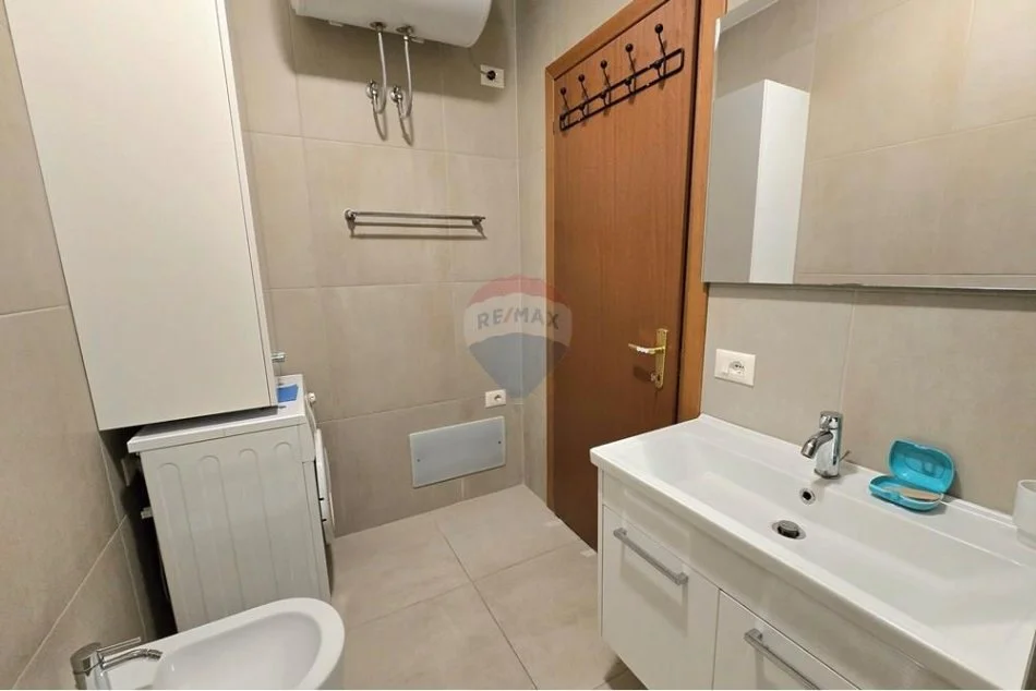 Tirane, jepet me qera apartament 1+1 Kati 4, 85 m² 830 € (9 Katëshet, Tiranë)