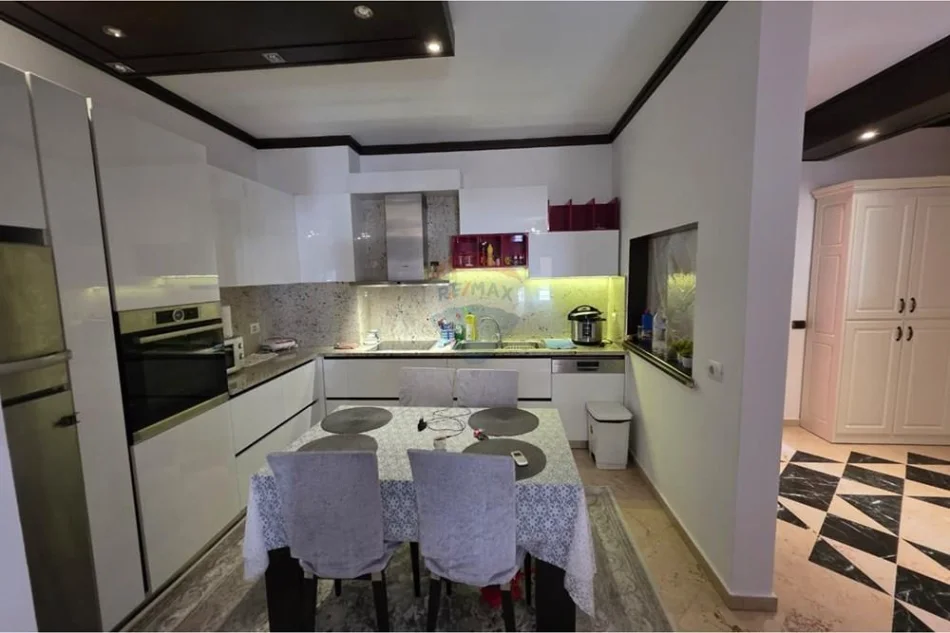 Tirane, shitet apartament , 130 m² 245.000 € 