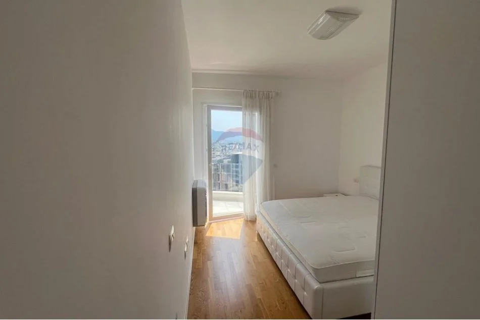Tirane, jepet me qera apartament 2+1+Ballkon , 98 m² 800 € (Kopshti Botanik)