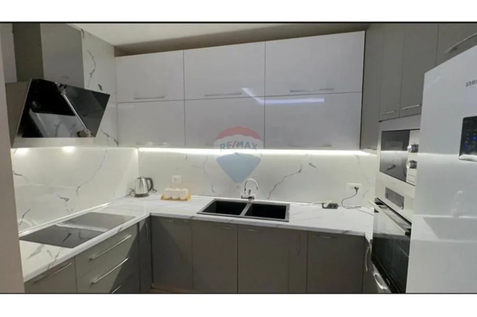 Tirane, jepet me qera apartament , 110 m² 940 € 