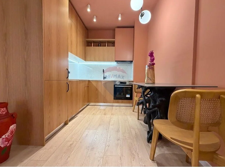 Tirane, jepet me qera apartament 1+1 Kati 7, 75 m² 900 € (Ish ekspozita)