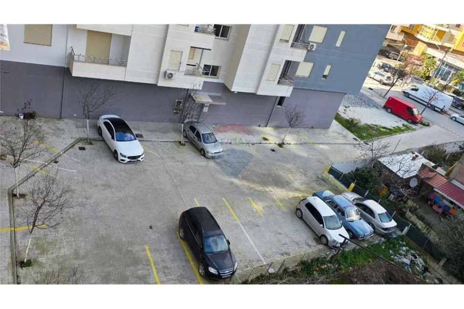 Vlore - Lungomare, jepet me qera apartament 1+1 Kati 4, 43 m² 300 € (Rruga Dhimitër Konomi, Vlore)